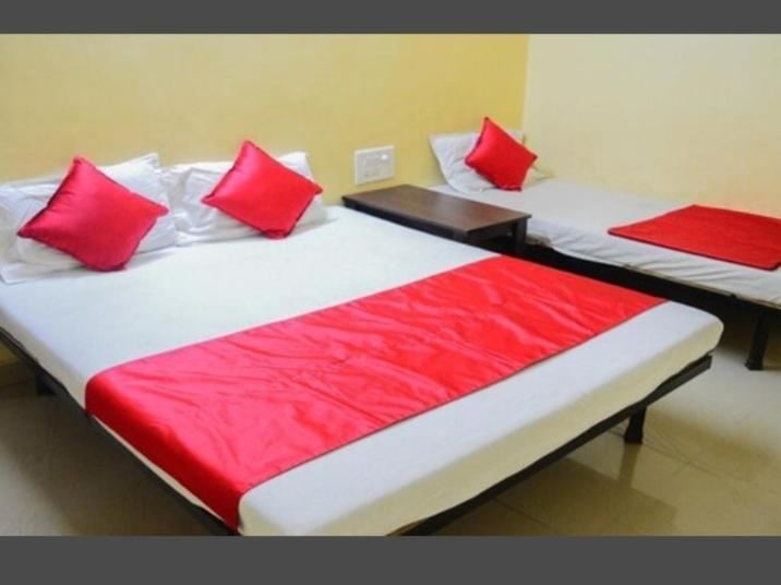Sai Gaurav Palace Hotel Shirdi Buitenkant foto